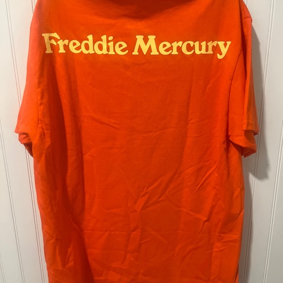 Freddie Mercury Orange Men's Graphic T-Shirt NWT Queen's Front Man Rock & Roll - Picture 7 of 7